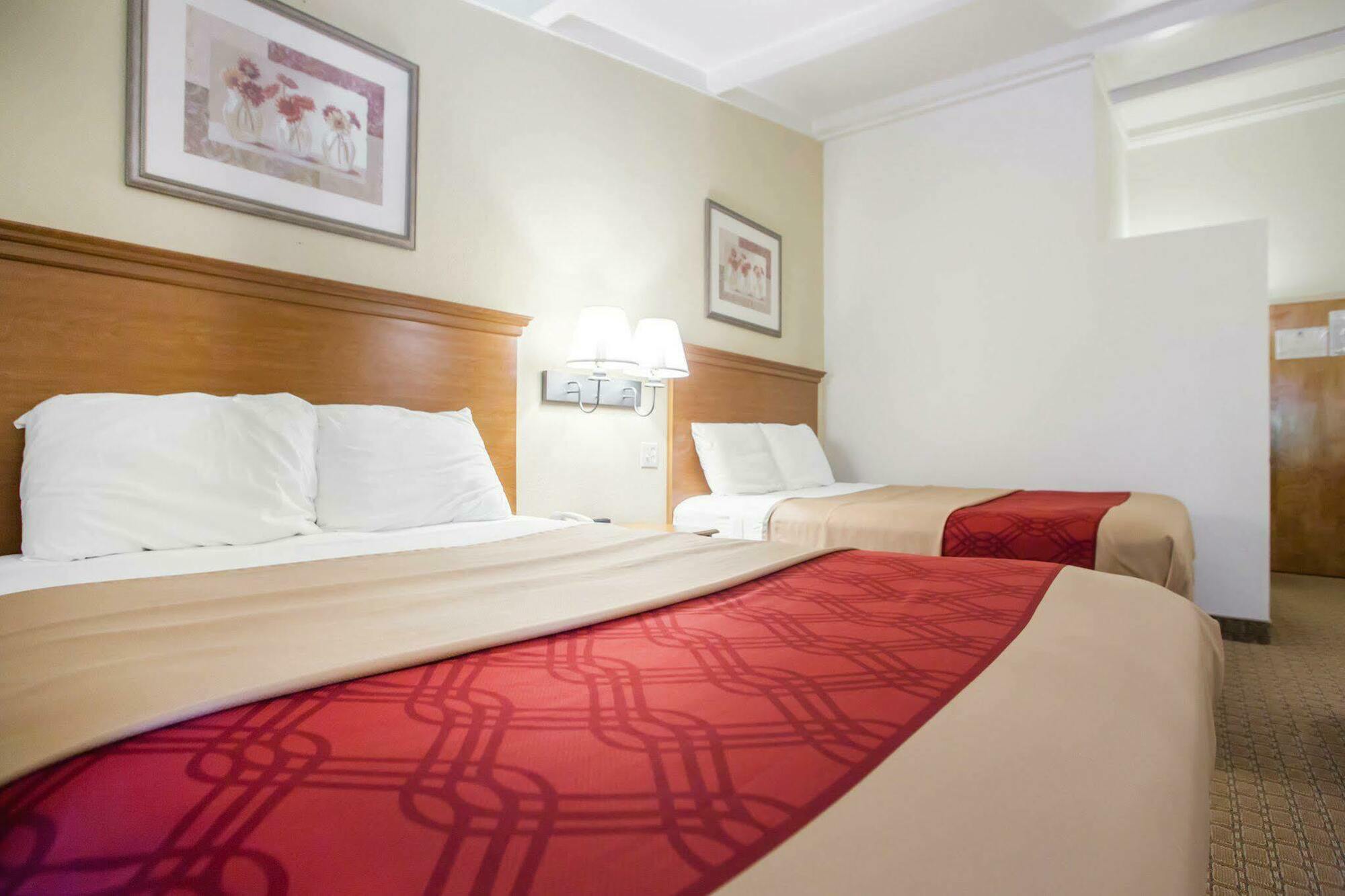 Mho Hotel Bordentown Eksteriør bilde